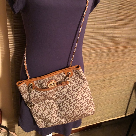 Authentic DKNY gently used shoulder bag - Picture 2 of 6